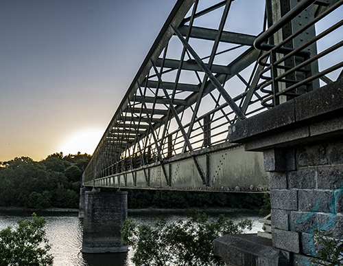 Le pont de Prunier: élément crucial pour la libération d'Angers lors de la Seconde Guerre Mondiale.